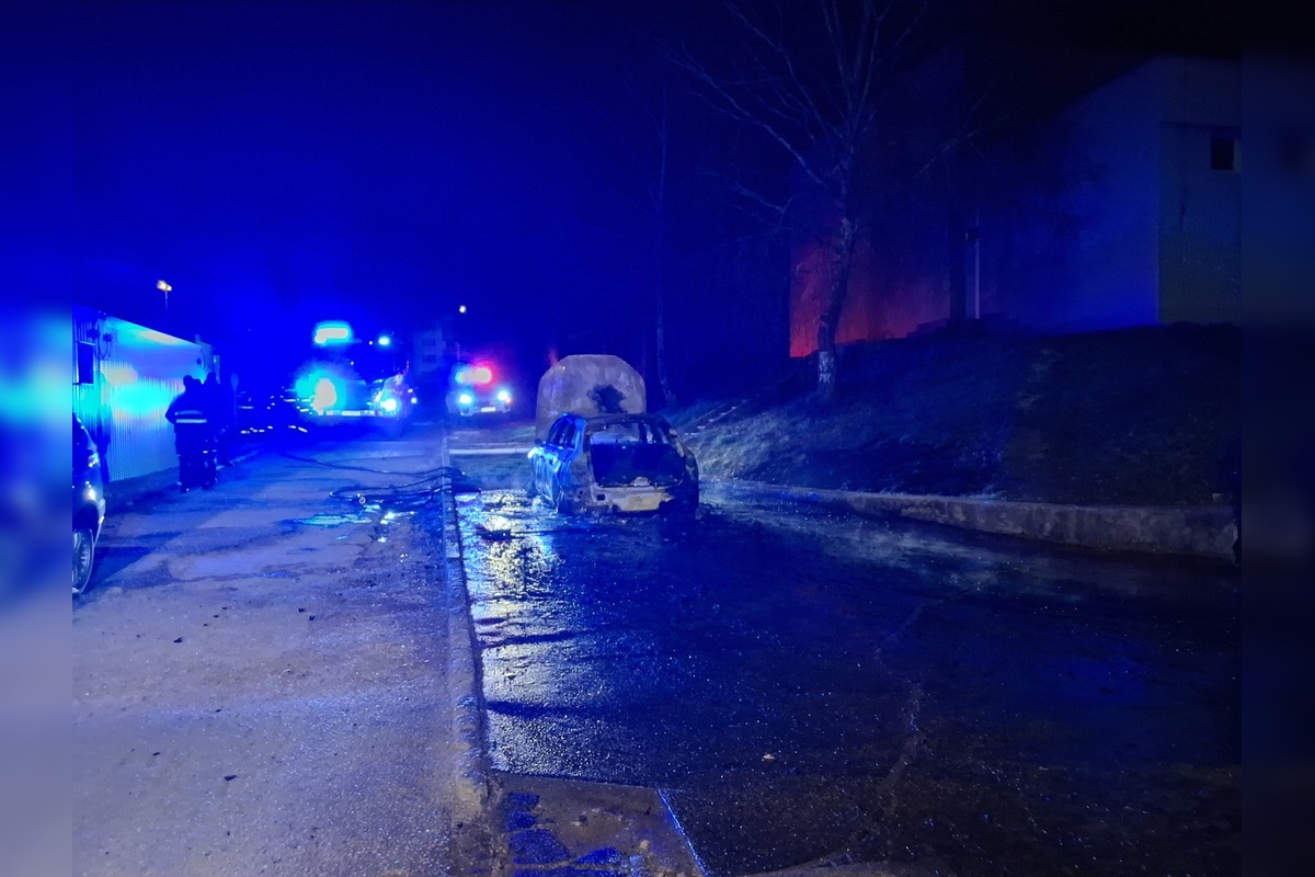 FOTO: Nočný požiar auta na sídlisku KVP, foto 4