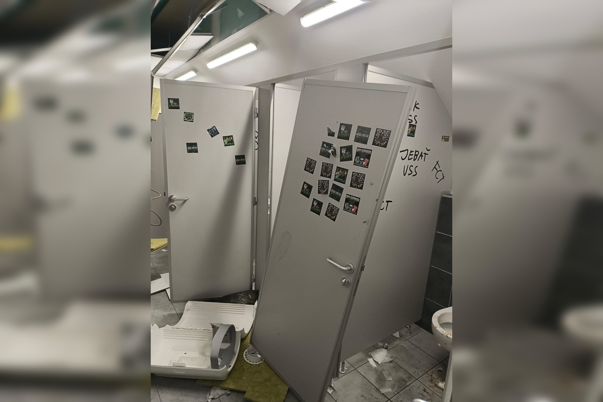 FOTO: Prešovskí fanúšikovia po derby s Košicami zničili toalety Košickej Futbalovej Arény, foto 5