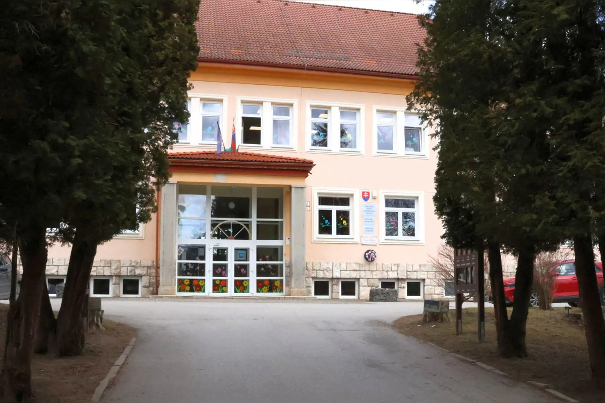 FOTO: V spišskej obci sa čoskro deti dočkajú otvorenia novej školy, foto 1