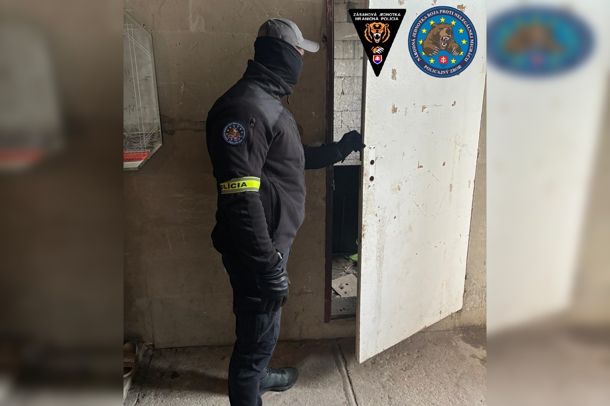 FOTO: Ohavný čin v Spišskej Novel Vsi, dvaja muži si z osoby v núdzi spravili otroka, foto 2