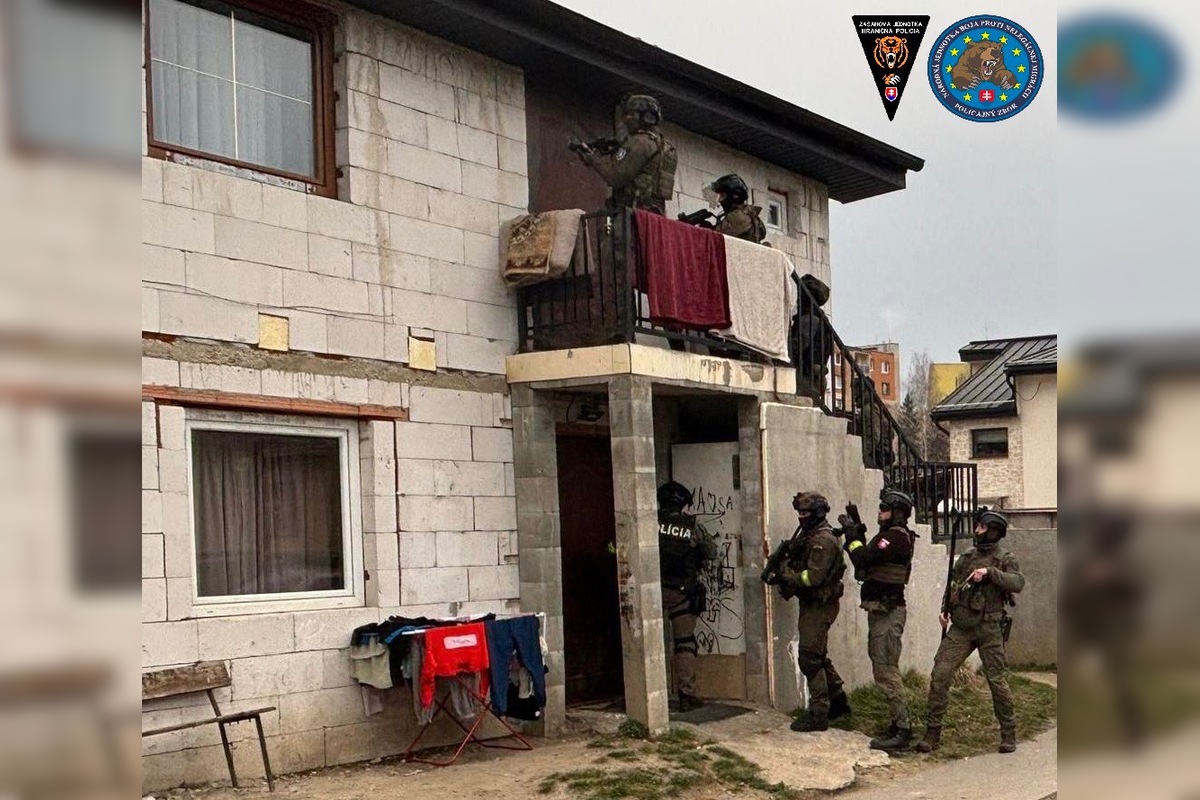 FOTO: Ohavný čin v Spišskej Novel Vsi, dvaja muži si z osoby v núdzi spravili otroka, foto 4