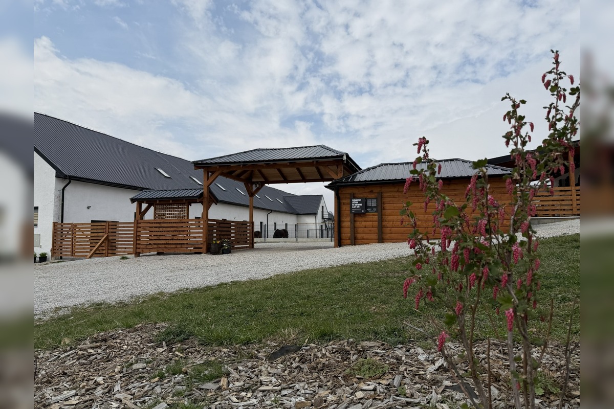 FOTO: V Nováčanoch otvorili Biofarmu, foto 1