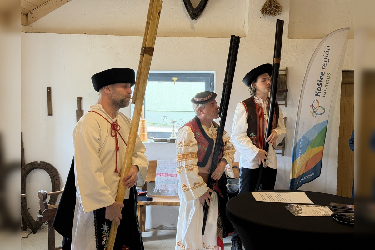 FOTO: V Nováčanoch otvorili Biofarmu, foto 5