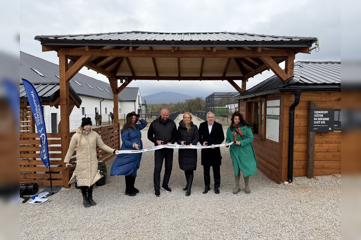 FOTO: V Nováčanoch otvorili Biofarmu, foto 13