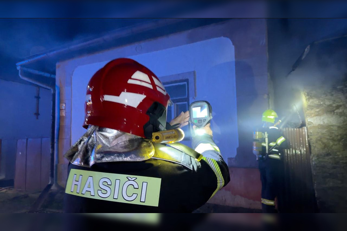 FOTO: V Nálepkove bojovali hasiči s požiarom domu, foto 4