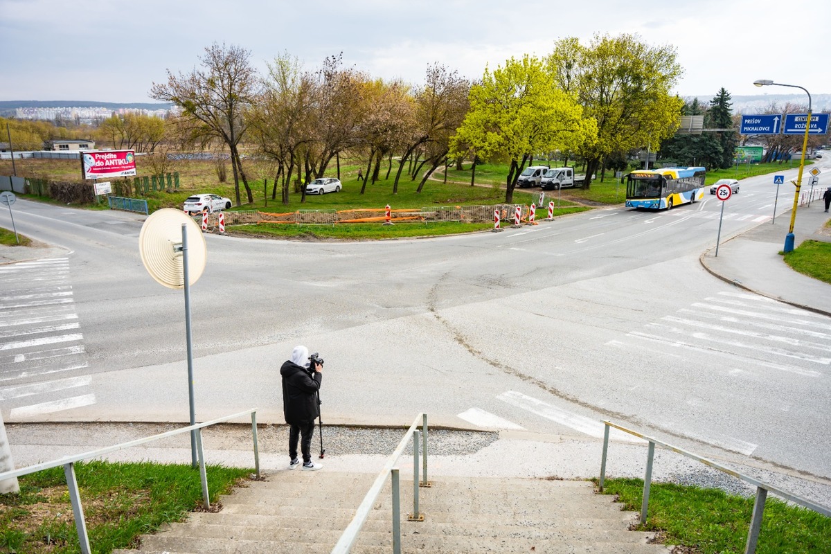 FOTO: Na križovatke pri Crow Aréne postavia kruhový objazd, foto 17