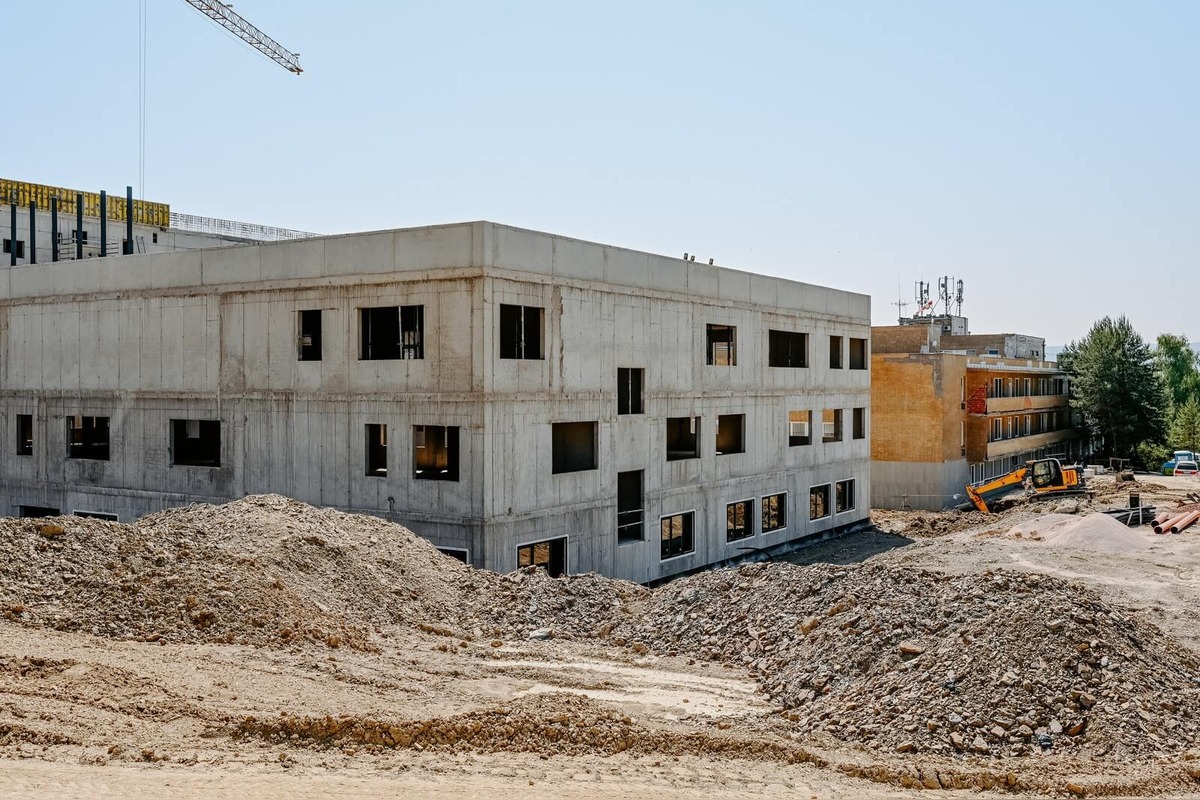 FOTO: Stavebné práce na výstavbe nového nemocničného pavilónu v Spišskej Novej Vsi, foto 36