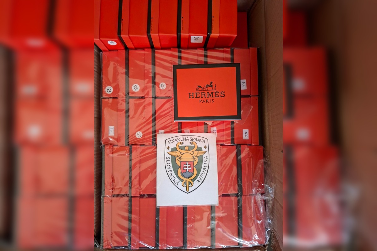 FOTO: V dodávke prevážal fejkový tovar, foto 3