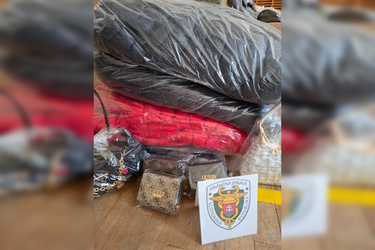 FOTO: V dodávke prevážal fejkový tovar, foto 4