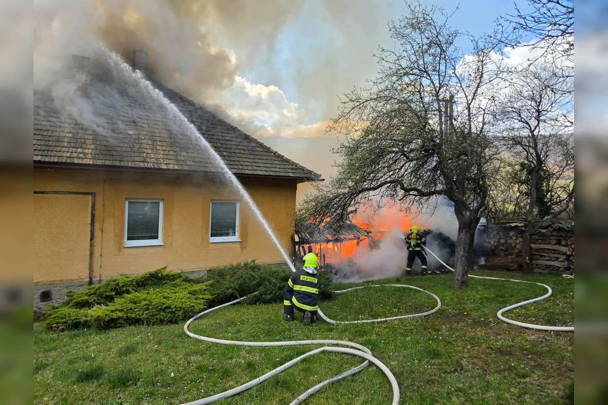 FOTO: Požiar rodinného domu v Rakovnici, foto 2