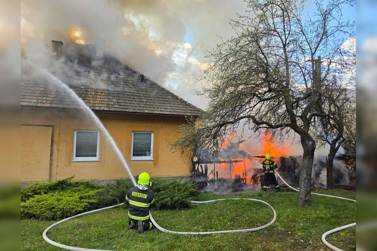 FOTO: Požiar rodinného domu v Rakovnici, foto 3