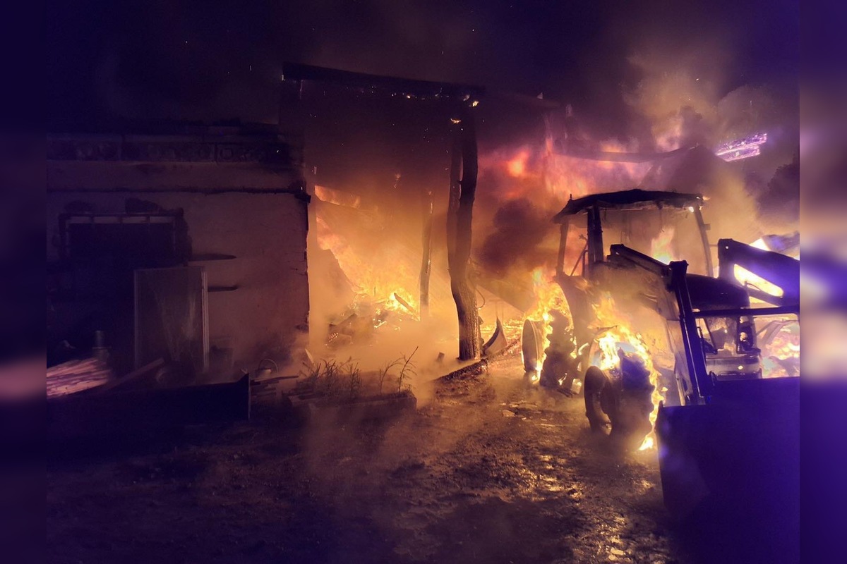 FOTO: Hasiči zasahovali v Chrasti nad Hornádom, došlo tam k požiaru hospodarskéj budovy, foto 1