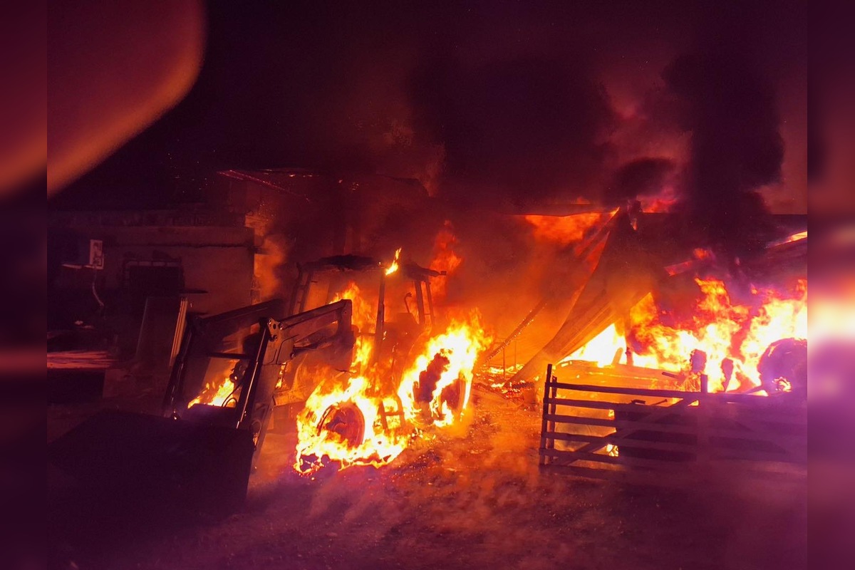 FOTO: Hasiči zasahovali v Chrasti nad Hornádom, došlo tam k požiaru hospodarskéj budovy, foto 2