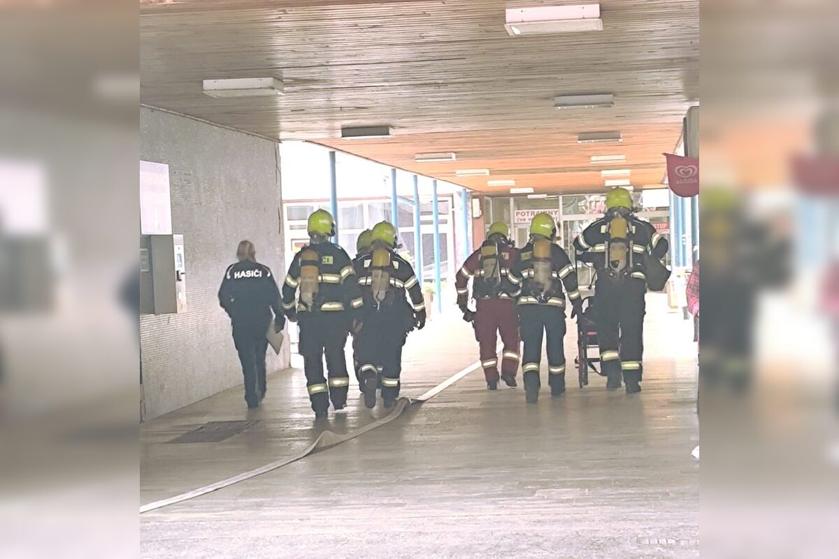 FOTO: Cvičenie hasičov v UNLP, foto 1