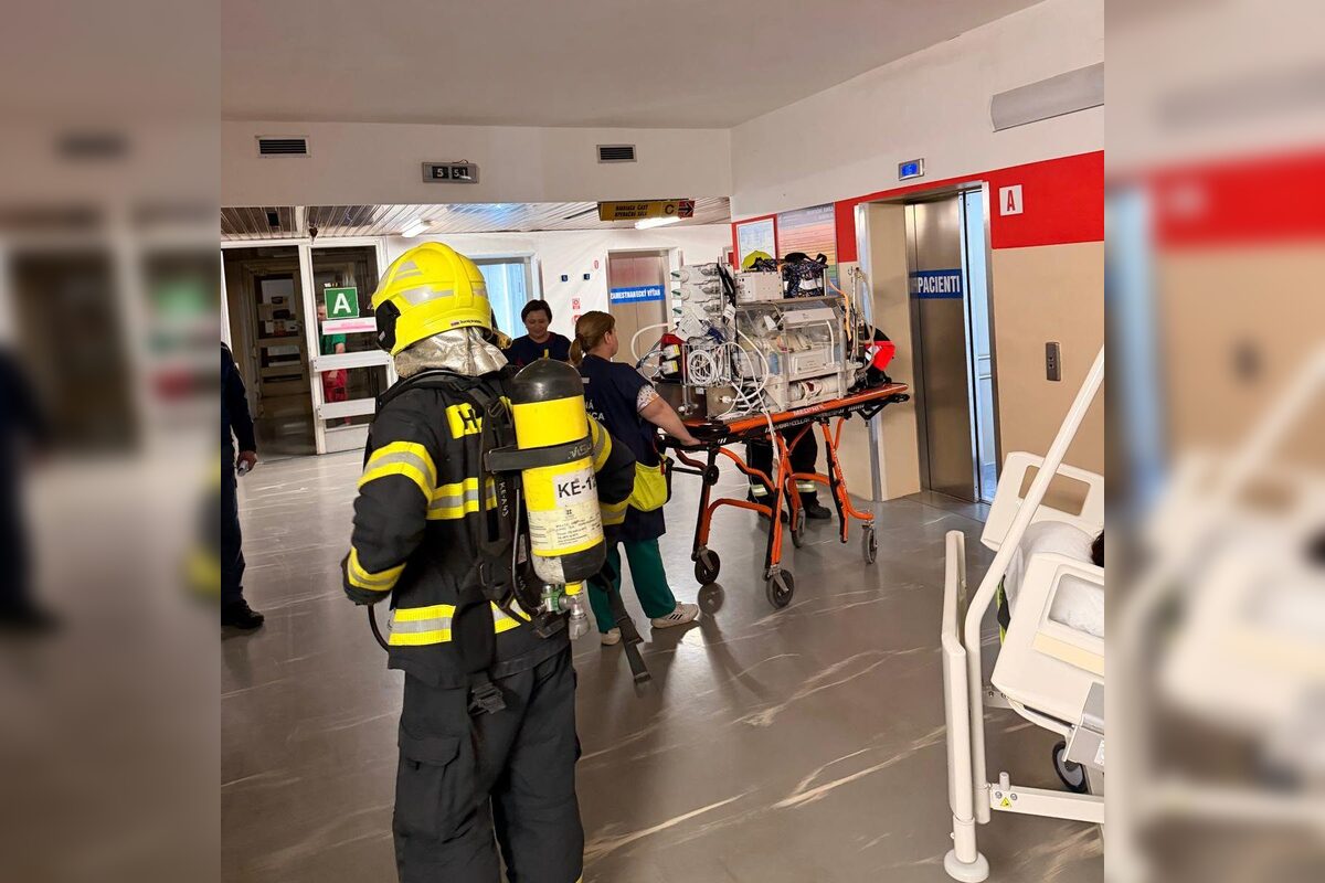 FOTO: Cvičenie hasičov v UNLP, foto 6