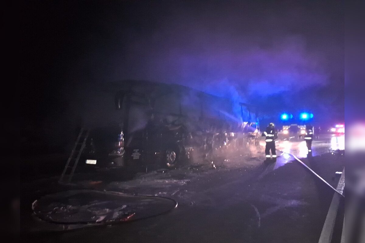 FOTO: Požiar autobusu na Dargove, foto 6
