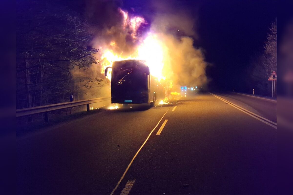 FOTO: Požiar autobusu na Dargove, foto 1