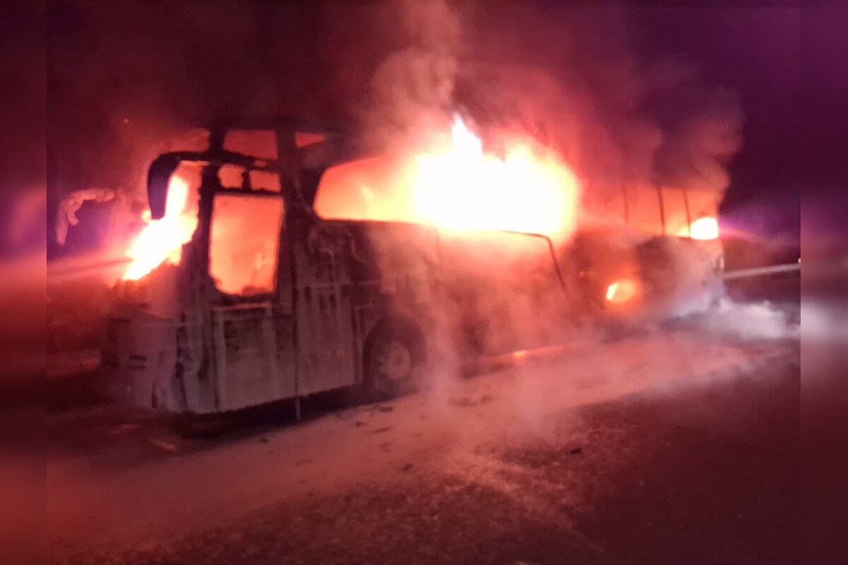 FOTO: Požiar autobusu na Dargove, foto 2