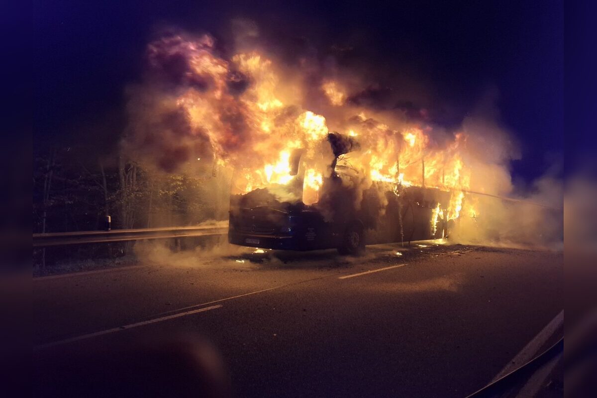 FOTO: Požiar autobusu na Dargove, foto 3