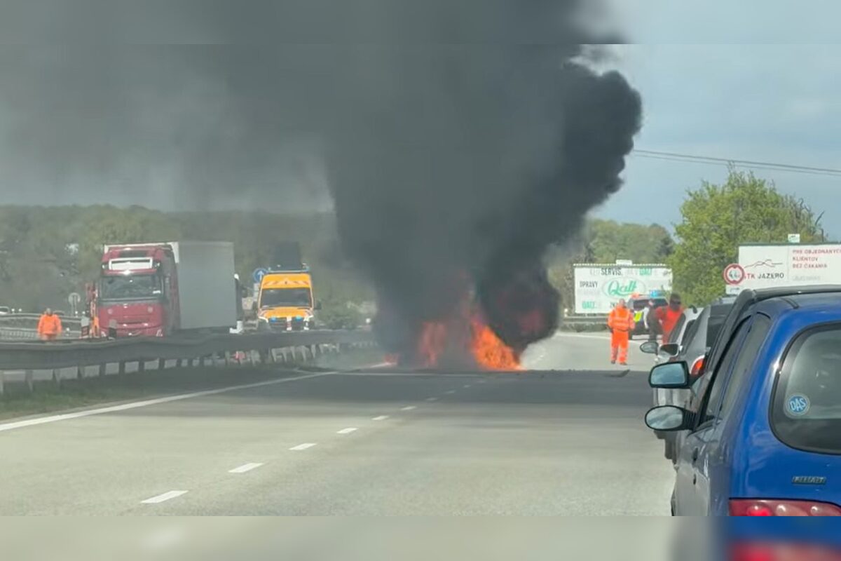 FOTO: Požiar auta po nehode pred Perešom, foto 3