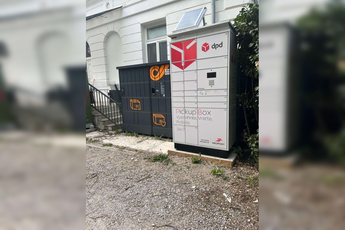 FOTO: Kuriózne umiestnenie balíkoboxov v košickom parku, foto 2