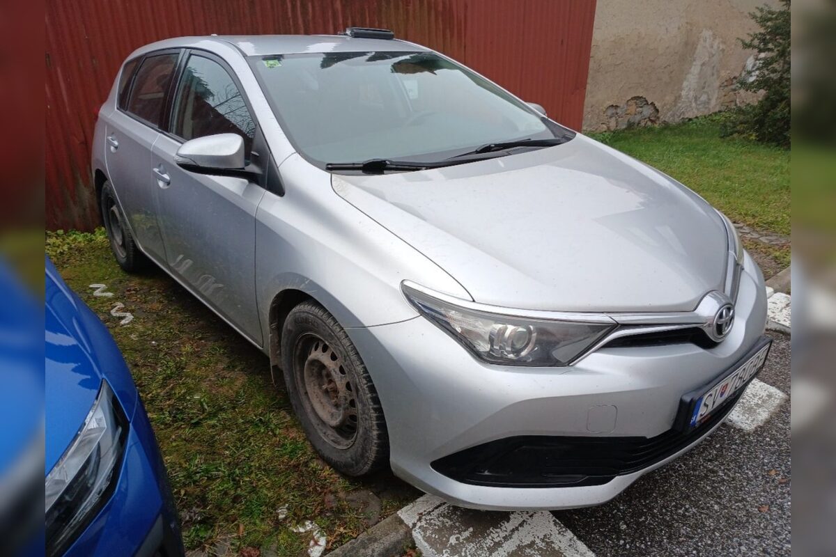 FOTO: Finančná správa ponúka do dražby dve Toyoty, foto 1