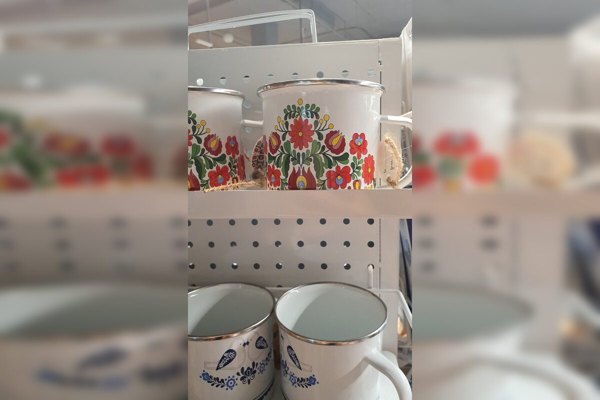 FOTO: Slováci si často kupujú produkty s ornamentmi, ibaže nie slovenskými, foto 1