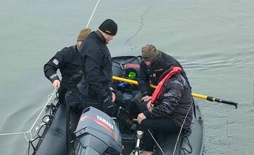 FOTO: Vo vodách Hornádu našli mladé mužské telo. Polícia zisťuje, komu patrí