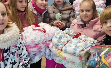 FOTO: Košickí žiaci vlastnoručne vyrobili darčeky pre najmenších pacientov