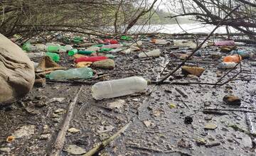 FOTO: Žalostný stav brehov vodnej nádrže Ružín