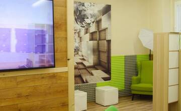 FOTO: Žiaci z Michalovies sa učia v triedach budúcnosti