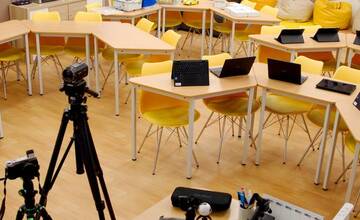 FOTO: Žiaci z Michalovies sa učia v triedach budúcnosti