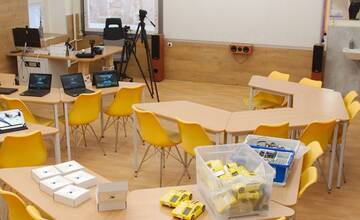 FOTO: Žiaci z Michalovies sa učia v triedach budúcnosti