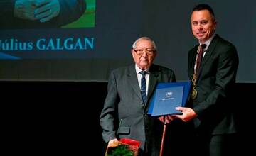 FOTO: Do večnosti odišiel rodák z Čerhova profesor Július Galgan