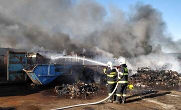 FOTO: Požiar chatrčí a odpadu v obci Čaňa