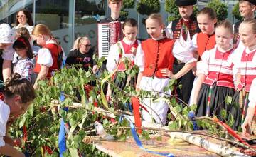 FOTO: Máje zdobia obce a mestá v celom Košickom kraji