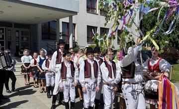 FOTO: Máje zdobia obce a mestá v celom Košickom kraji