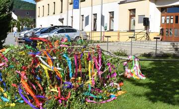 FOTO: Máje zdobia obce a mestá v celom Košickom kraji