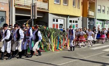 FOTO: Máje zdobia obce a mestá v celom Košickom kraji