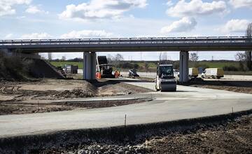 FOTO: Na košickom obchvate pribúdajú mosty a protihlukové steny