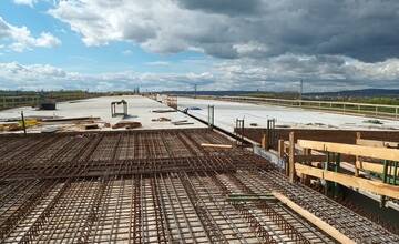 FOTO: Na košickom obchvate pribúdajú mosty a protihlukové steny