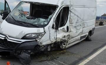 FOTO:  Medzi Čečejovcami a Moldavou sa prevrátila dodávka