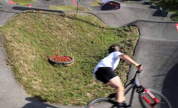 FOTO: Košičania majú nový pumptrack. Otestovali ho profesionálni jazdci