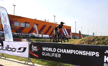 FOTO: Košičania majú nový pumptrack. Otestovali ho profesionálni jazdci