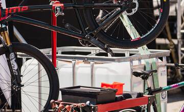 FOTO: Košičania majú nový pumptrack. Otestovali ho profesionálni jazdci