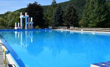 FOTO: Na kúpalisku v Rožňave sa nielen osviežite, ale si aj zašportujete