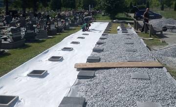 FOTO: V Trebišove sprístupnili nový urnový háj a lapidárium