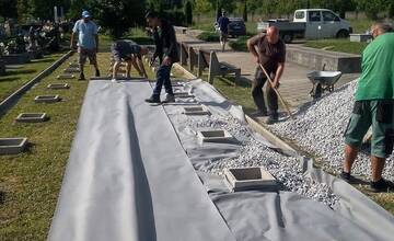 FOTO: V Trebišove sprístupnili nový urnový háj a lapidárium