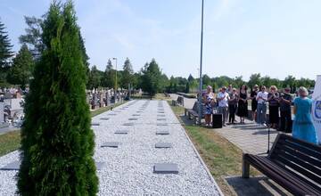 FOTO: V Trebišove sprístupnili nový urnový háj a lapidárium