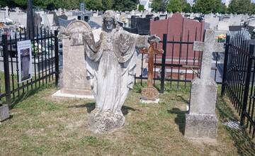 FOTO: V Trebišove sprístupnili nový urnový háj a lapidárium